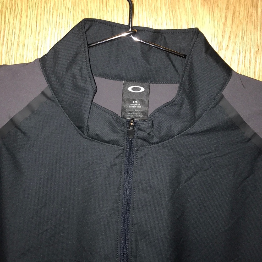 Lightweight golf jacket - Picture 2 of 3